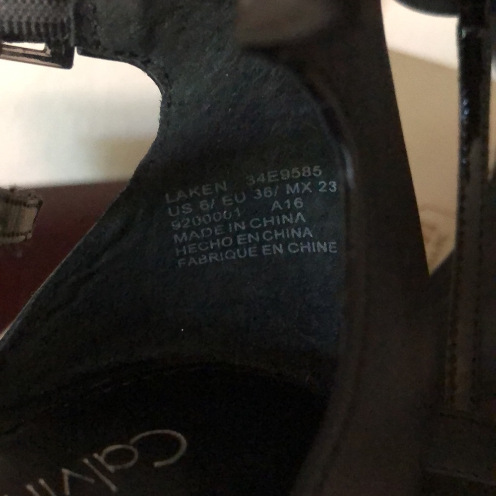 Calvin Klein Patent/Leather T strap Heel - Picture 4 of 5